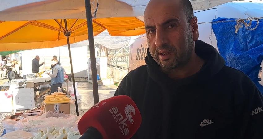 Artvin Halk Pazarı’nda peynir satan Erzurumlu Şener Akyüz “Peynir işi