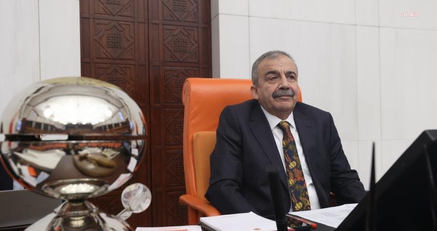 Sağlık Bakanı Fahrettin Koca, Cumhurbaşkanlığı bütçesi görüşmelerini yönettiği sırada rahatsızlanan