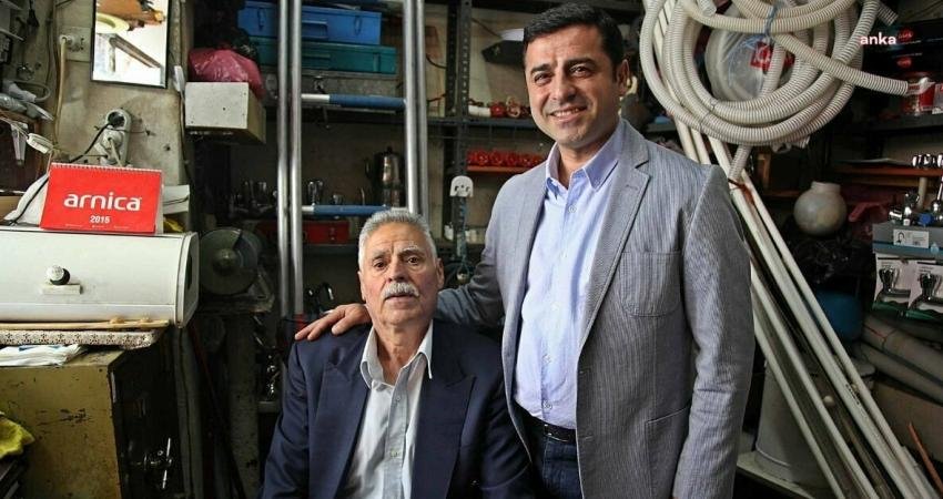 Eski HDP Eş Genel Başkanı Selahattin Demirtaş, babasının ölümü ile