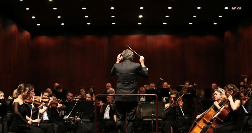 Eskişehir'de Senfoni Orkestrası bu haftaki konserinde de dinleyicilere müzik ziyafeti