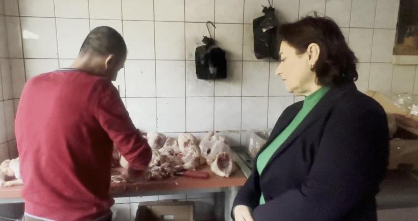 CHP Adana Milletvekili Müzeyyen Şevkin, Adana’da yılbaşı öncesinde vatandaşlarla ekonomik