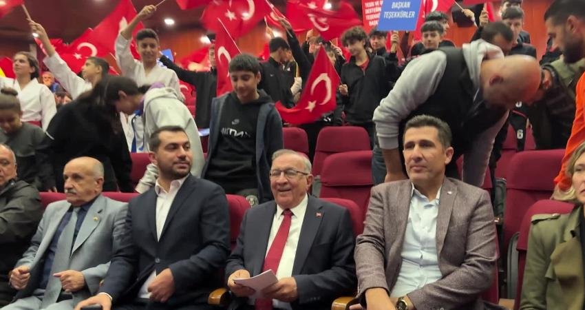 Seyhan Belediyesi ilçede faaliyetlerini sürdüren 202 amatör spor kulübüne (Futbol-Salon)