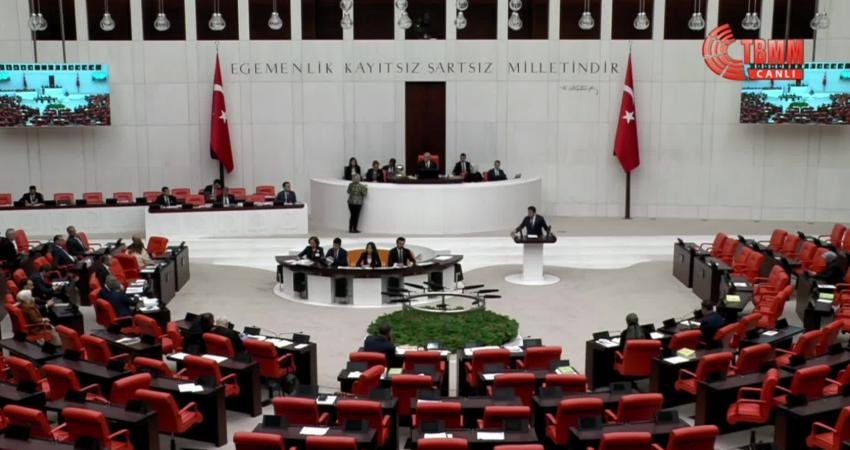Saadet Partisi Grup Başkanvekili Bülent Kaya, TBMM Genel Kurulu'nda, "Çöpten,