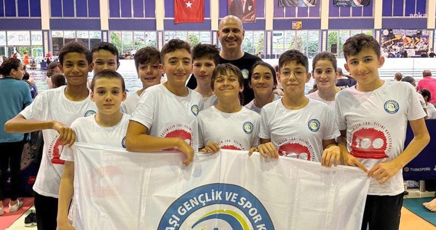 Tepebaşı Spor Kulübü yüzücüsü 11 sporcu, Türkiye Yüzme Federasyonu'nun 1-3