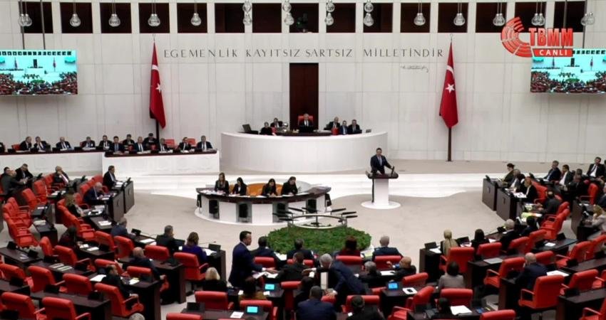 CHP Ankara Milletvekili Umut Akdoğan, TBMM Genel Kurulu'nda, "Yaptığınız mangal