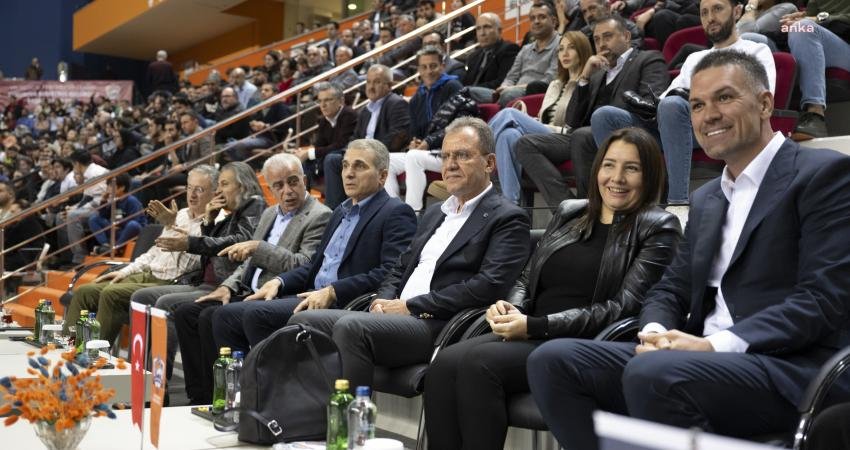 Mersin Büyükşehir Belediye Başkanı Vahap Seçer, Mersin Çukurova Basketbol Kulübü’nün