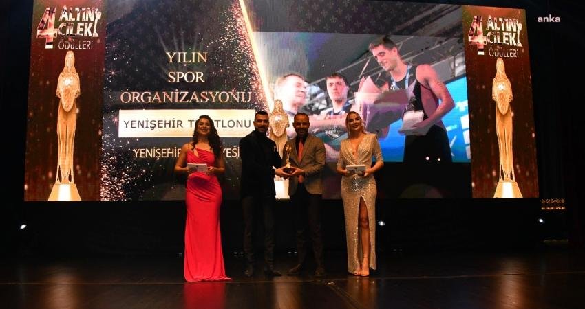 Saygın Medya tarafından bu yıl dördüncüsü düzenlenen Altın Çilek Ödülleri’nde