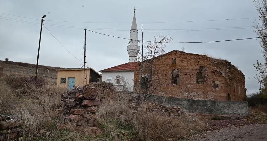 Yozgat’ın Sorgun ilçesine bağlı Garipler köyü, şimdilerde adeta hayalet köy