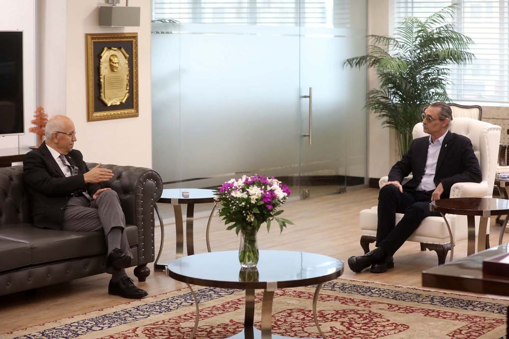 erdal-besikcioglu-fethi-yasari-ziyaret-etti