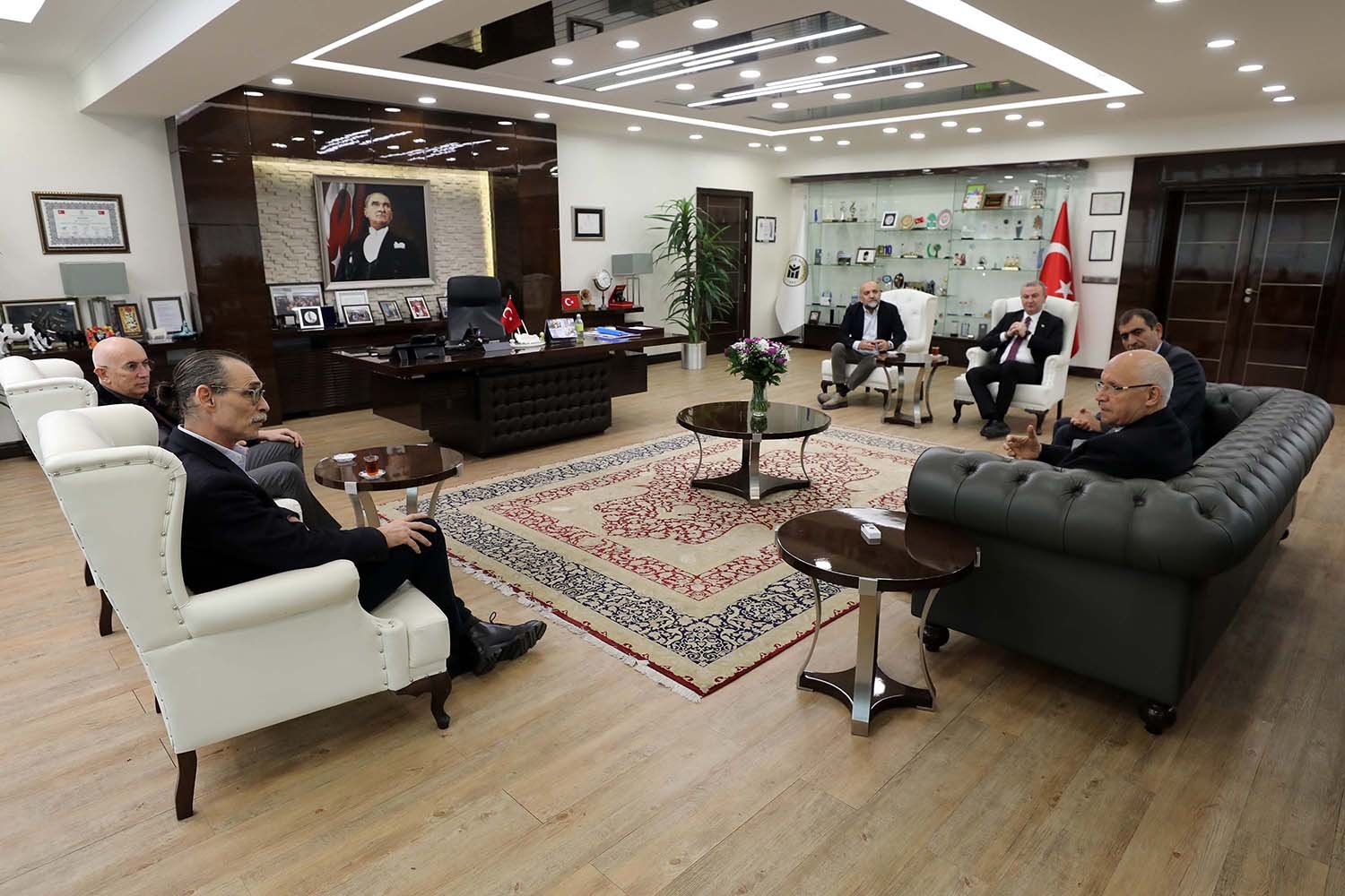 CHP Etimesgut Belediye Başkan adayı gösterilen tiyatro ve sinema sanatçısı