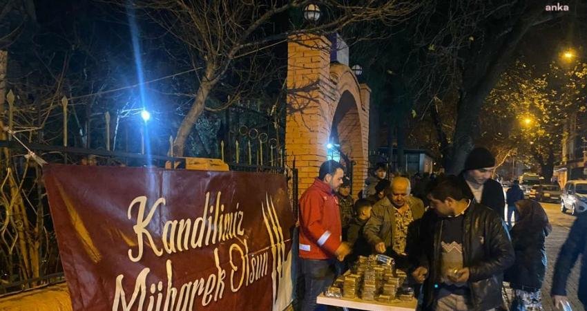 Akhisar Belediyesi, Regaip Kandili’nde kentin farklı noktalarında binlerce Akhisarlı’ya helva