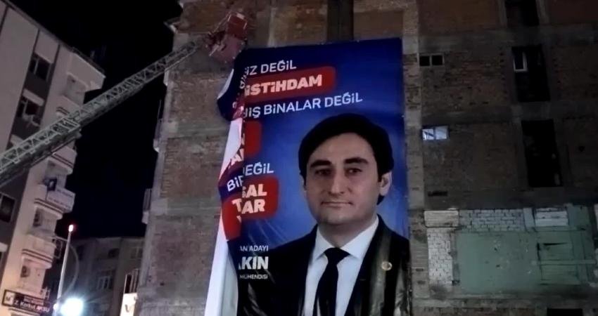 AKP’li Elazığ Belediyesi’ne bağlı itfaiye müdürlüğü ekipleri zabıta kontrolünde, gece