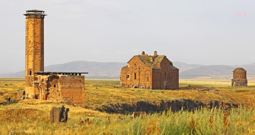 UNESCO’nun Dünya Miras Listesi’nde bulunan Ani Örenyeri’nin fotoğraflarından oluşan sergi,