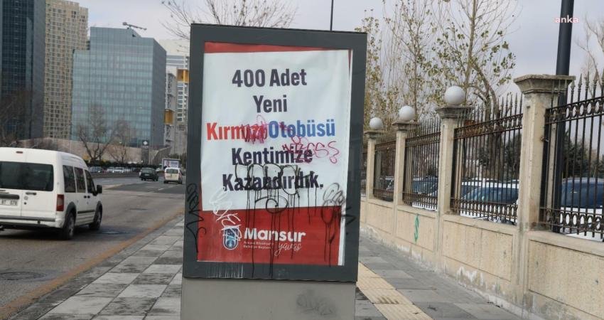 Ankara Büyükşehir Belediyesi'nin halkı bilgilendirdiği panolara boyalı saldırı düzenlendi.