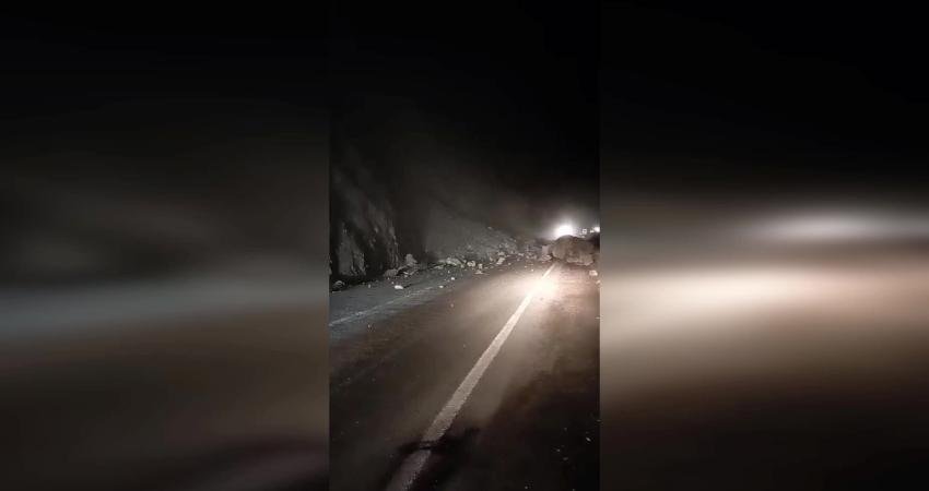 Artvin’de gün boyu devam eden yağışlar nedeniyle meydana gelen heyelan,