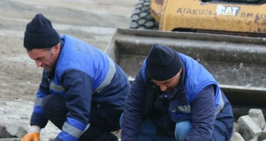 Yol düzenleme çalışmalarını titizlikle yürüten Atakum Belediyesi ekipleri, kentin ulaşım