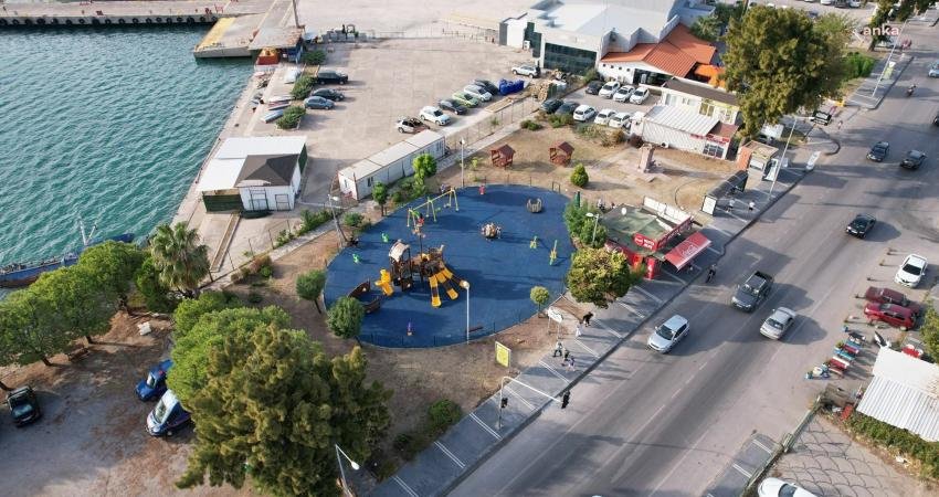 Ayvalık Belediyesi Park Bahçeler ve Fen İşleri Müdürlüğü ekipleri, hizmetlerle