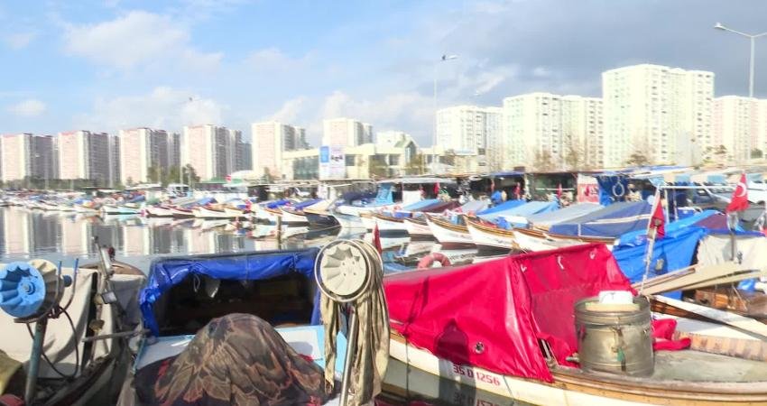 Balıkçılardan Başkan Soyer’e Körfez Temizliği Teşekkürü İzmir Büyükşehir Belediye Başkanı Tunç Soyer, geçen ay yaşanan deniz