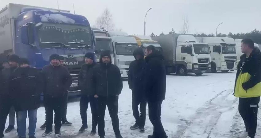 Türkiye'den aldıkları yükleri Rusya üzerinden Belarus'a götüren ve geri dönmek
