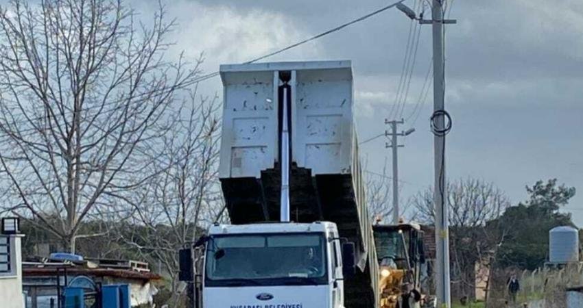 Kuşadası Belediyesi, ilçe genelinde alt ve üstyapıyı yenileme çalışmalarını sürdürüyor.