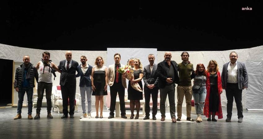 Bilecik Belediye Tiyatrosu tarafından hazırlanan ‘Annemin Müstakbel Kocası’ isimli tiyatro