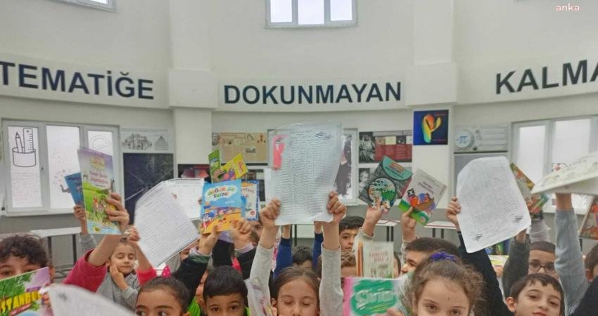 Bilecik'te yarıyıl tatiline giren çocuklar, karnelerini aldıktan sonra Bilecik Belediyesi