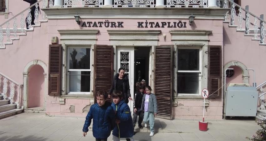 Fiziki ve sosyal yatırımların yanında kültür ve sanat alanındaki etkinliklerle