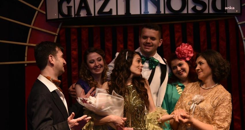 Bozüyük Belediye Tiyatrosu, “Hayat Gazinosu”Nu Tiyatroseverlerle Buluşturuyor Bozüyük Belediye Tiyatrosu 2024 sezonu perdelerini “Hayat Gazinosu” adlı tek