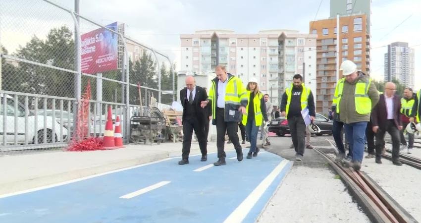 İzmir Büyükşehir Belediyesi, şehri demir ağlarla örmeye devam ediyor. Deneme