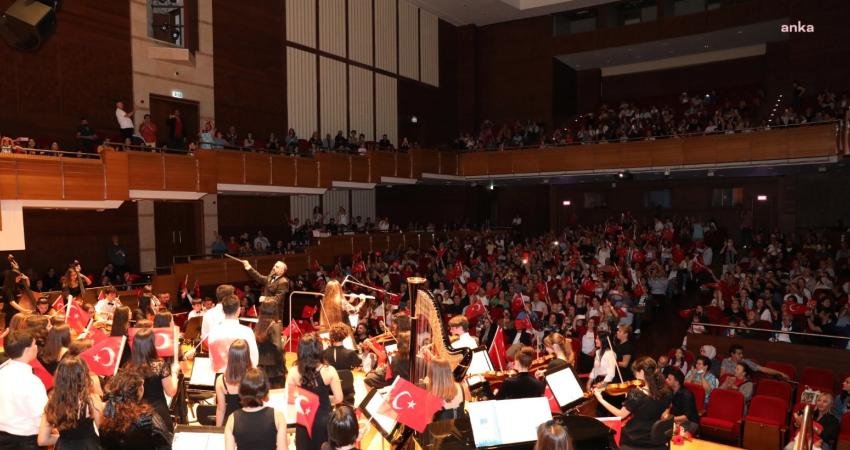 Narlıdere Belediyesi’nin çocuklara ve gençlere sanatı sevdirmek için hayata geçirdiği