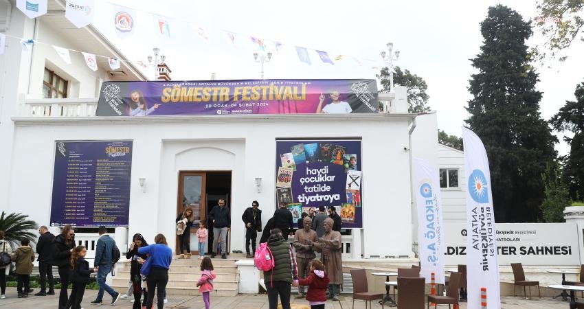 Antalya Büyükşehir Belediyesi, öğrencilerin sömestir tatilini sanatla buluşturmak amacıyla düzenlediği