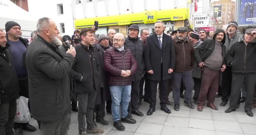 Çorum’da bir grup emekli, maşlarının açlık sınırı altında kalmasına tepki