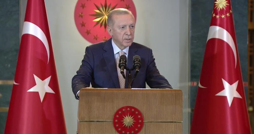 Cumhurbaşkanı Recep Tayyip Erdoğan, Valiler Buluşması programında; "Sosyal medya gibi