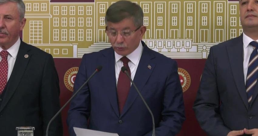 Gelecek Partisi Genel Başkanı Ahmet Davutoğlu, TBMM'de basın toplantısında, Cumhurbaşkanı