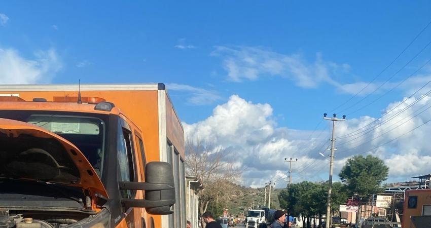 İzmir, günün ilk saatlerinden itibaren sağanak yağışın etkisi altında kaldı.