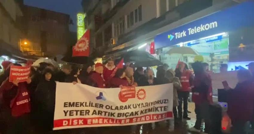 DİSK Emekli Sen Samsun Şubesi, maaş zamlarını protesto etti. 80