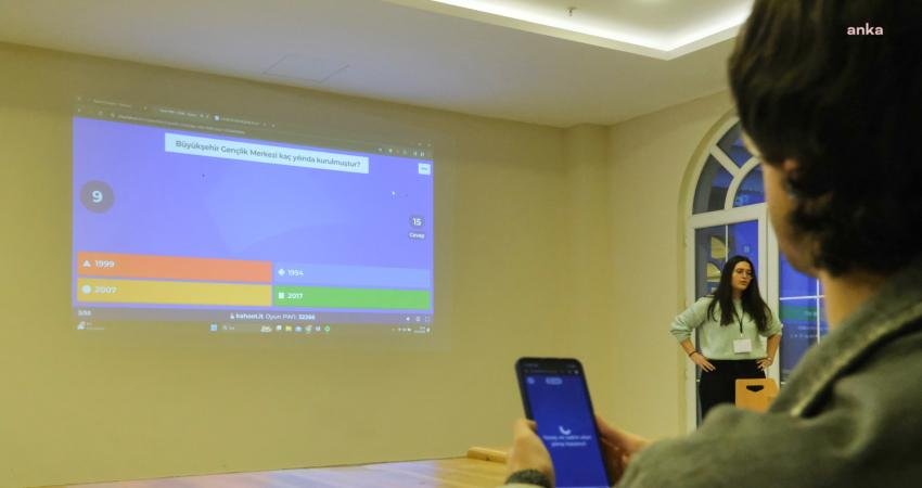 Kentpark içerisinde bulunan Eskişehir Büyükşehir Belediyesi Sosyal Kütüphane’de düzenlenen bilgi