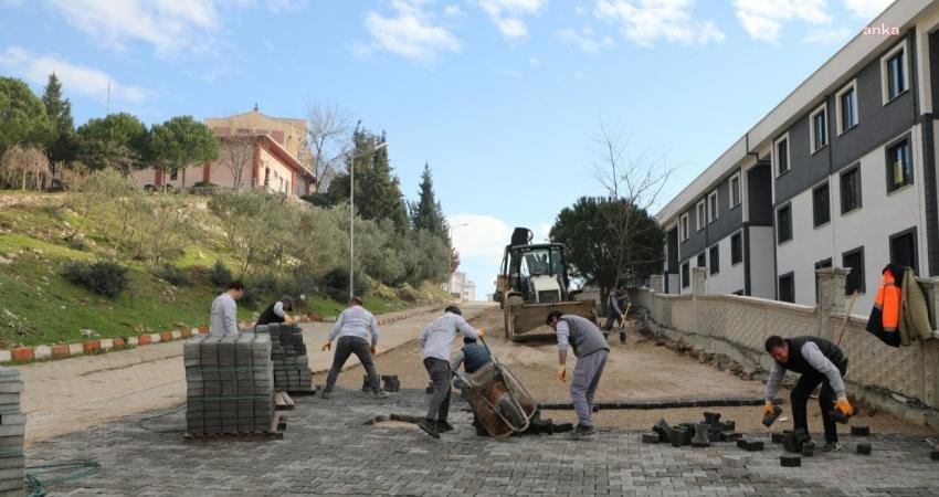 Edremit Belediyesi kent genelinde yol yapım ve çalışmalarına devam ediyor.