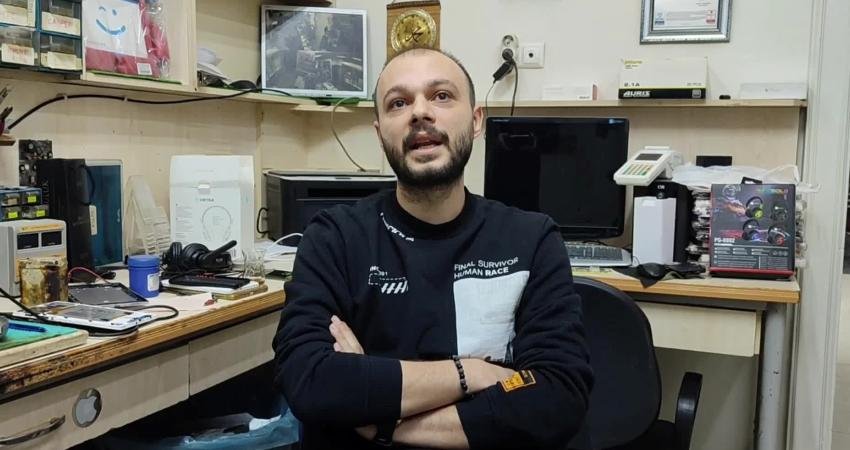 Elazığ'da telefon ticareti yapan Erkut Korkmaz, "Şu an sıfır telefon satışı