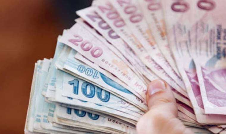 Hemen herkesin bildiği gibi emeklilere neredeyse sadaka türünden bir zam