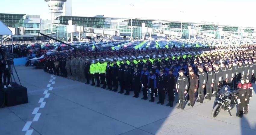 Cumhurbaşkanı Recep Tayyip Erdoğan, İstanbul'da 6 bin 992 polisin göreve