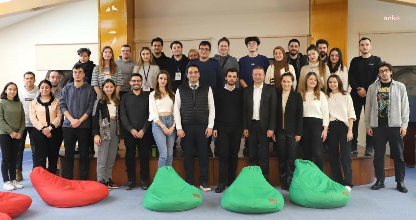 Eskişehir Büyükşehir Belediyesi Gençlik Merkezi’nin gençleri, alanında uzman isimlerle buluşturduğu
