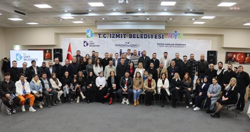 İzmit Belediyesi Dernekler Yerleşkesi’nde görev süresince ruhsat alan esnafla bir