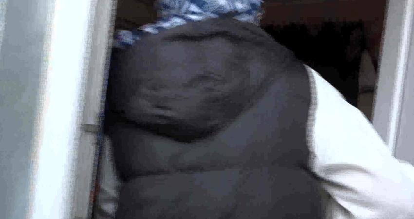 İzmir Büyükşehir Belediyesi Zabıta Dairesi Başkanlığı ekipleri, tarihi Kemeraltı Çarşısı’nda