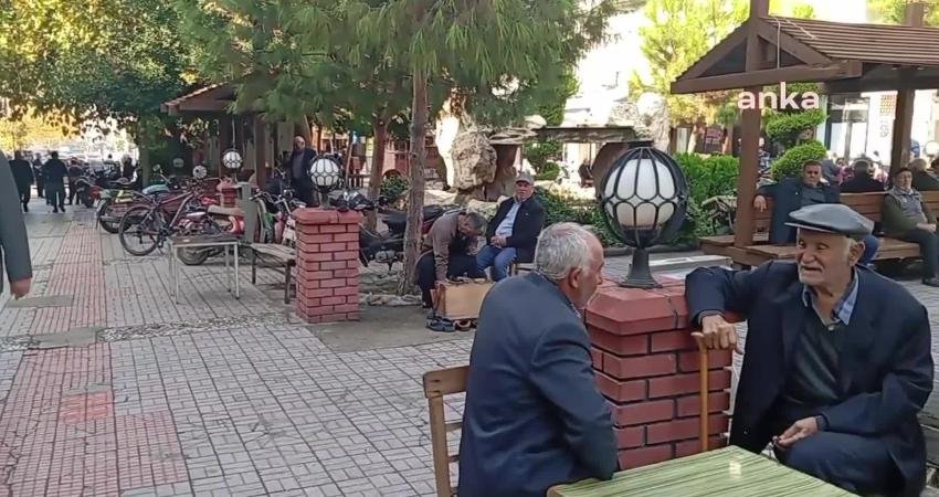 Osmaniye'nin Kadirli ilçesinde emekliler maaşlarına yapılan zamma tepki gösterdiler. Bir