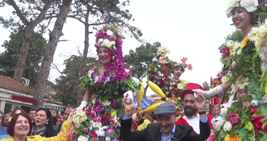 İzmir Büyükşehir Belediyesi ve Karaburun Belediyesi tarafından nergis çiçeğini dünyaya