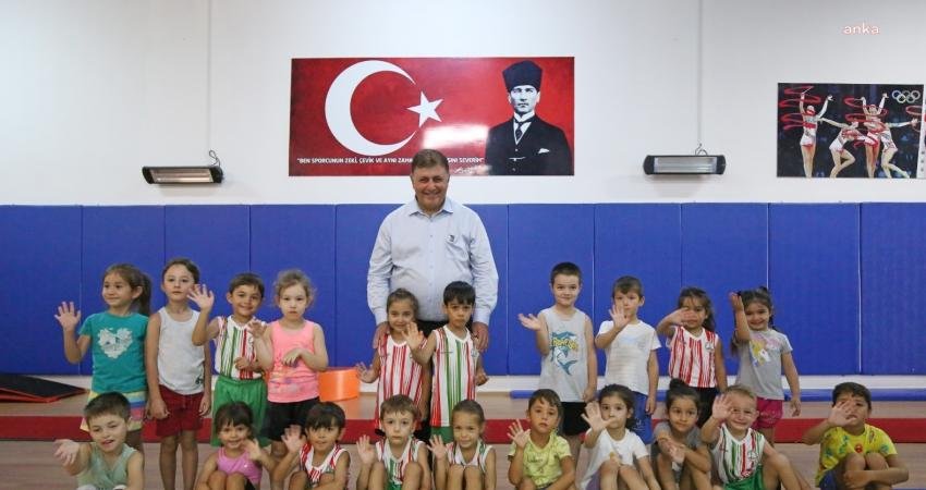 Karşıyaka Belediyesi, düzenlediği onlarca etkinlik, kurs ve turnuvalar ile 1