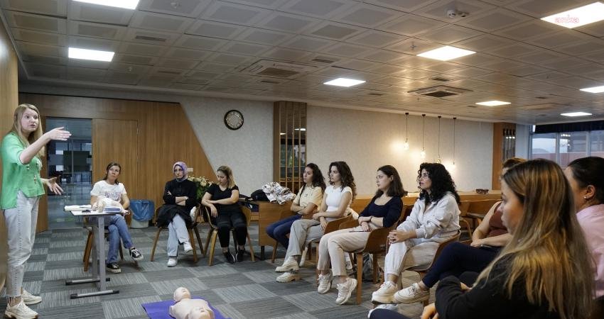 Kemalpaşa Belediyesi tarafından belediye bünyesinde çalışan personele yönelik düzenlenen İlk Yardım
