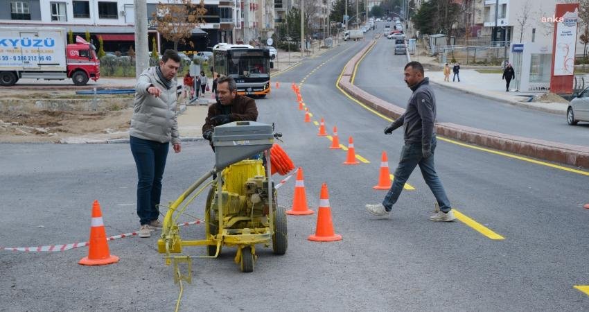 Kırşehir'de Ahi Evran Mahallesi Nursultan Nazarbayev Bulvarı’nda sıcak asfalt seriminin