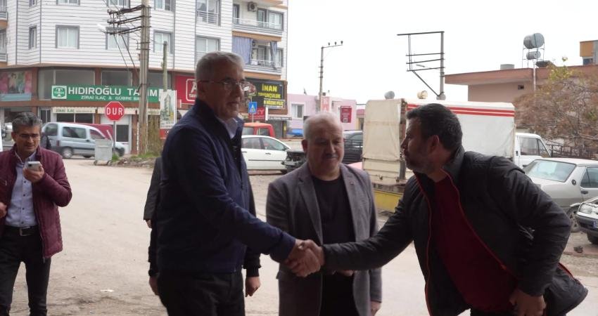 Mezitli Belediye Başkanı Neşet Tarhan, Kuyuluk Mahallesi’nde bulunan esnaf ve